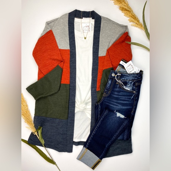 NWT Zenana High-Low Rolled Short Sleeve Top with Side Slit, Ivory - Picture 2 of 3